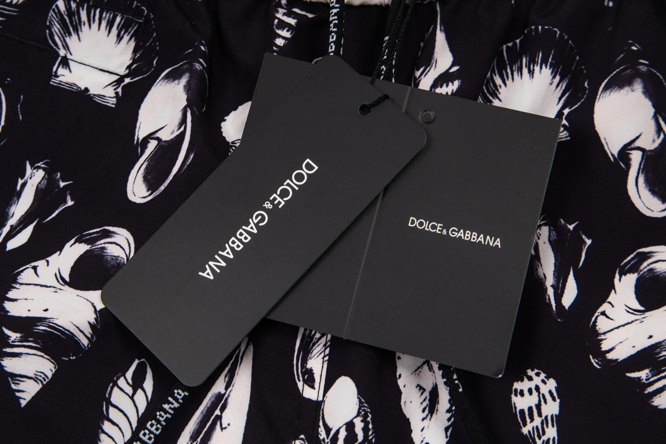 100 (Dolce&Gabbana) 。 ， “DG” ， 。 :DG ， 。 Lightweight、Breathable ， ， ， 。 Quality 、 ， ， ， 。 T ， 。 ， Sandals， 。 Sizes S 3 X𠃊